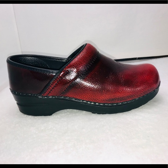 Sanita Red Nursing Clogs - Picture 7 of 11